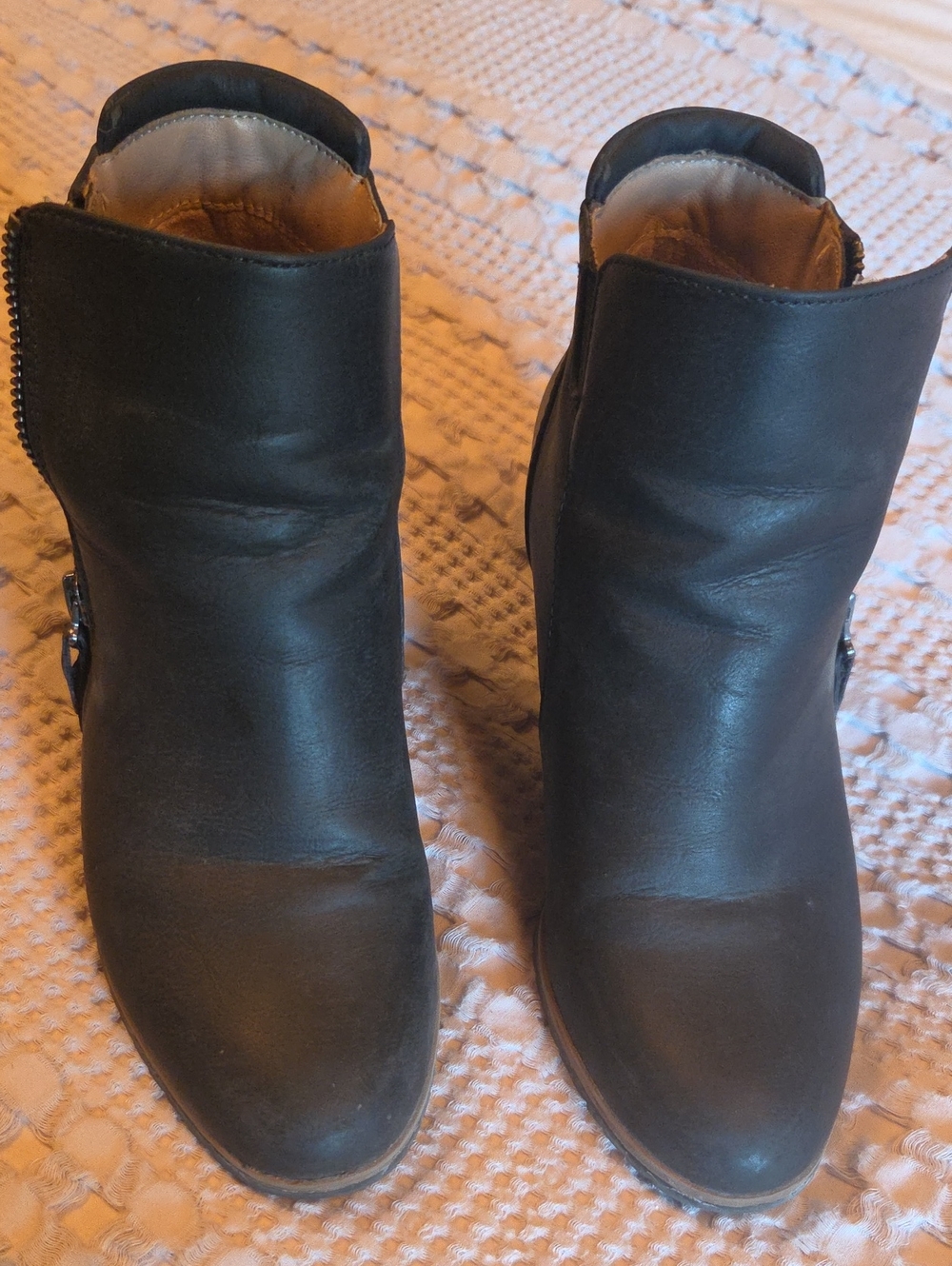 SOUL Naturalizer Black Leather Ankle Booties with Side Buckle